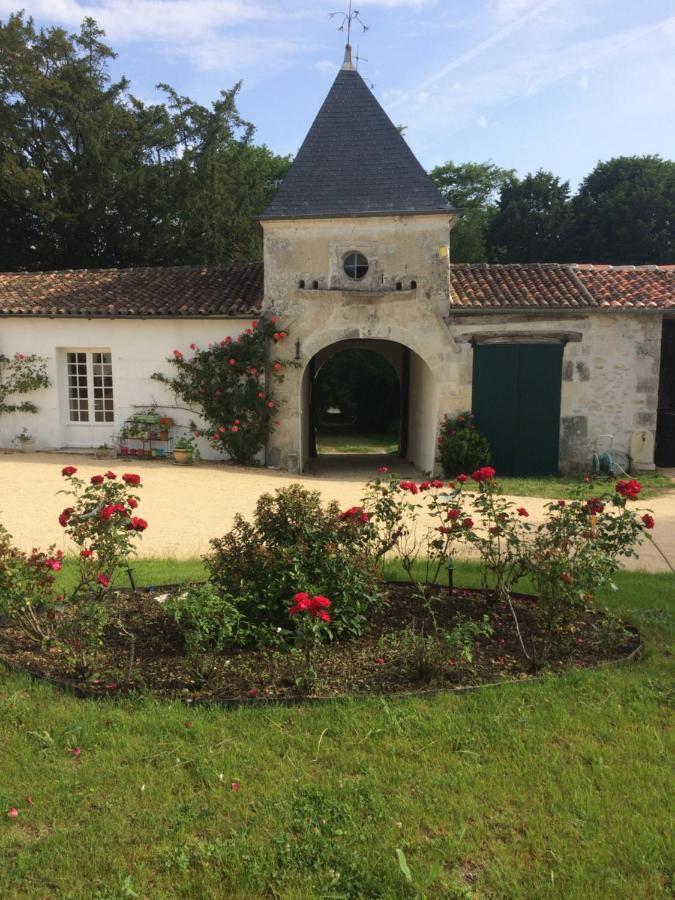 Bed and Breakfast Le Logis Du Plessis Chaniers Exterior foto