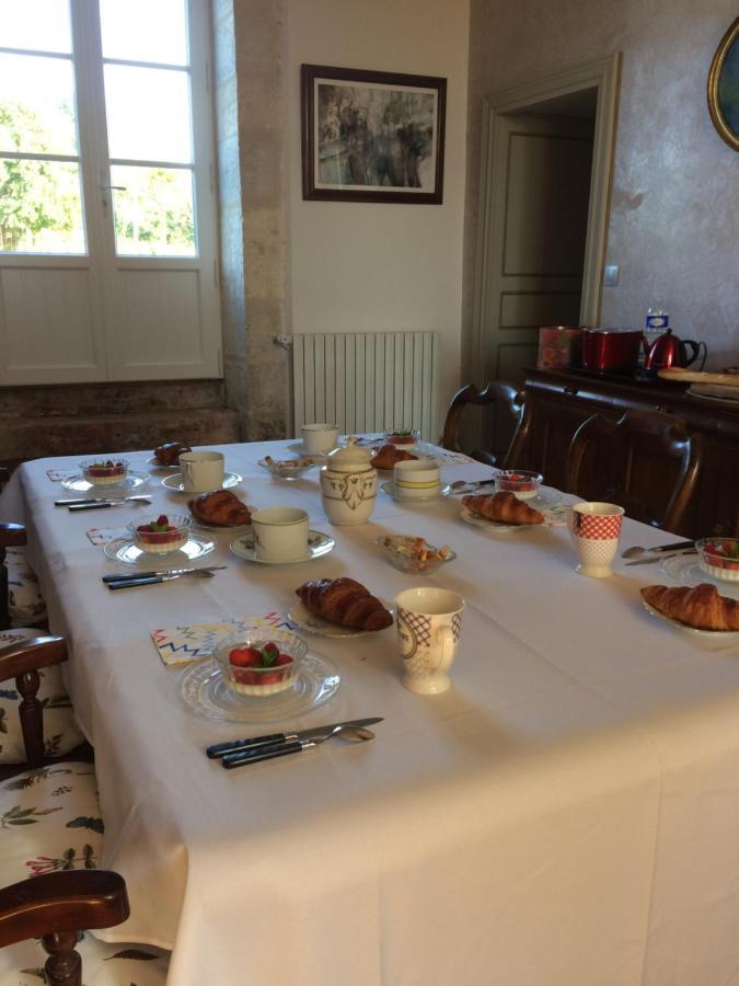 Bed and Breakfast Le Logis Du Plessis Chaniers Exterior foto