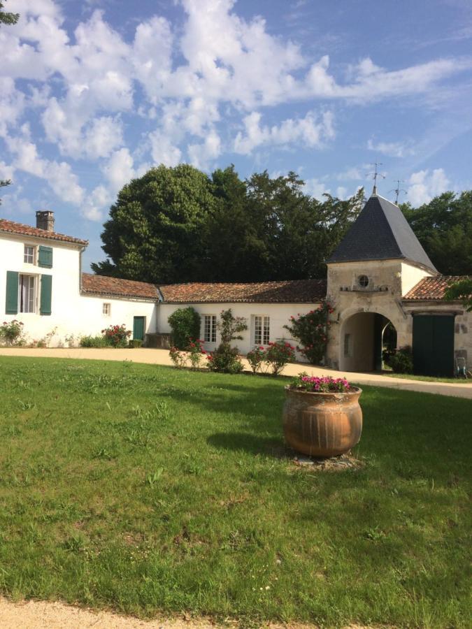 Bed and Breakfast Le Logis Du Plessis Chaniers Exterior foto