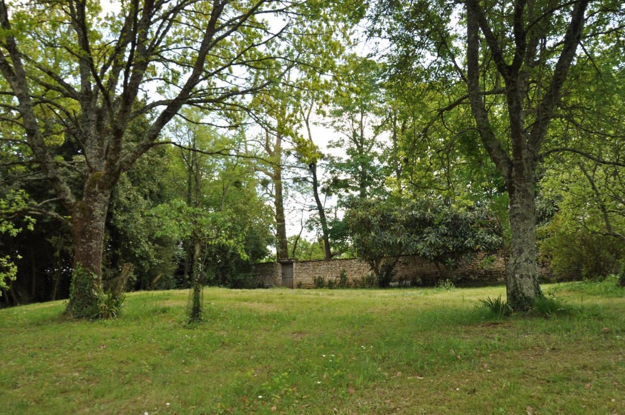 Bed and Breakfast Le Logis Du Plessis Chaniers Exterior foto